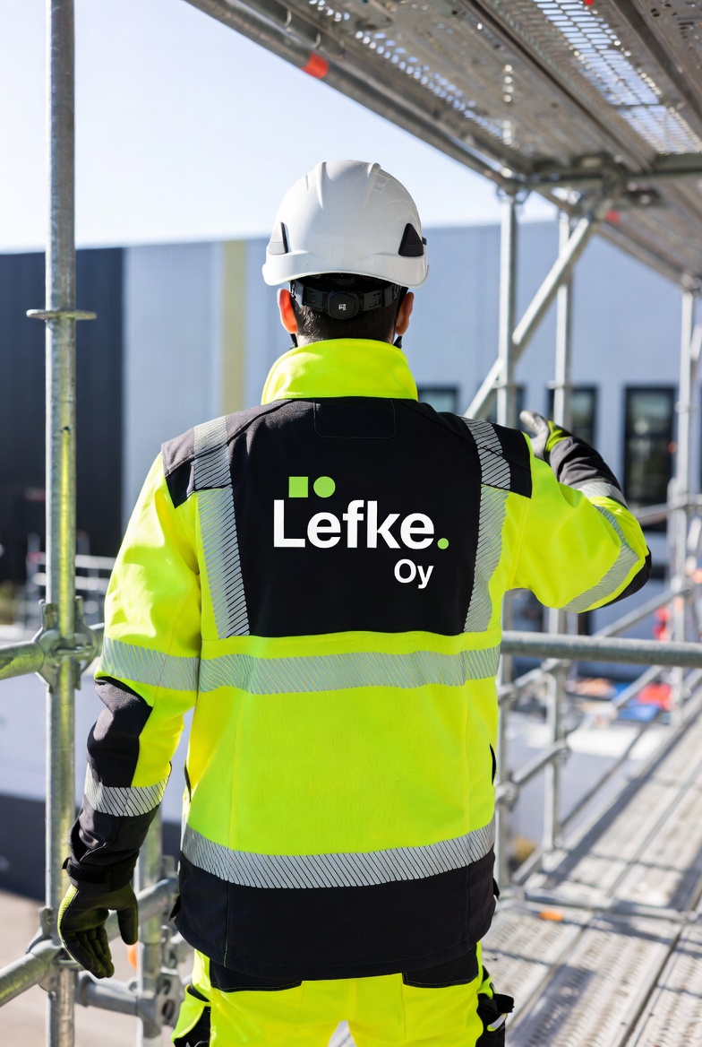 Lefke Oy scaffolding worker on site